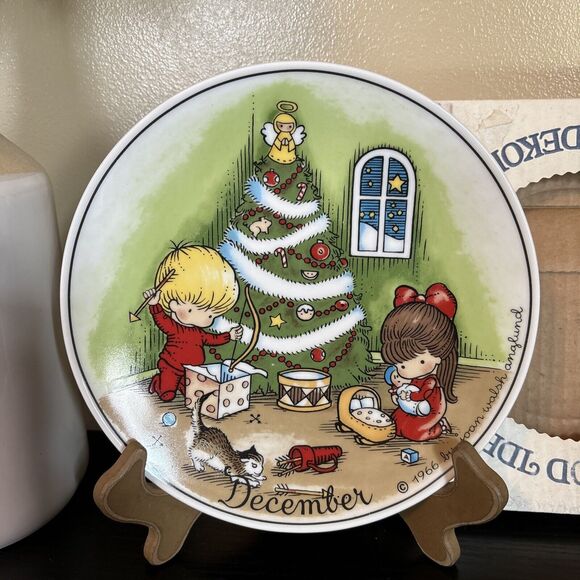 Christmas Boy Girl Dec 1966 Joan Walsh Anglund 7 3/4" Round Plate Preowned w/box - Picture 8 of 8